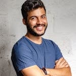 Портрет мужчины в деловом костюме